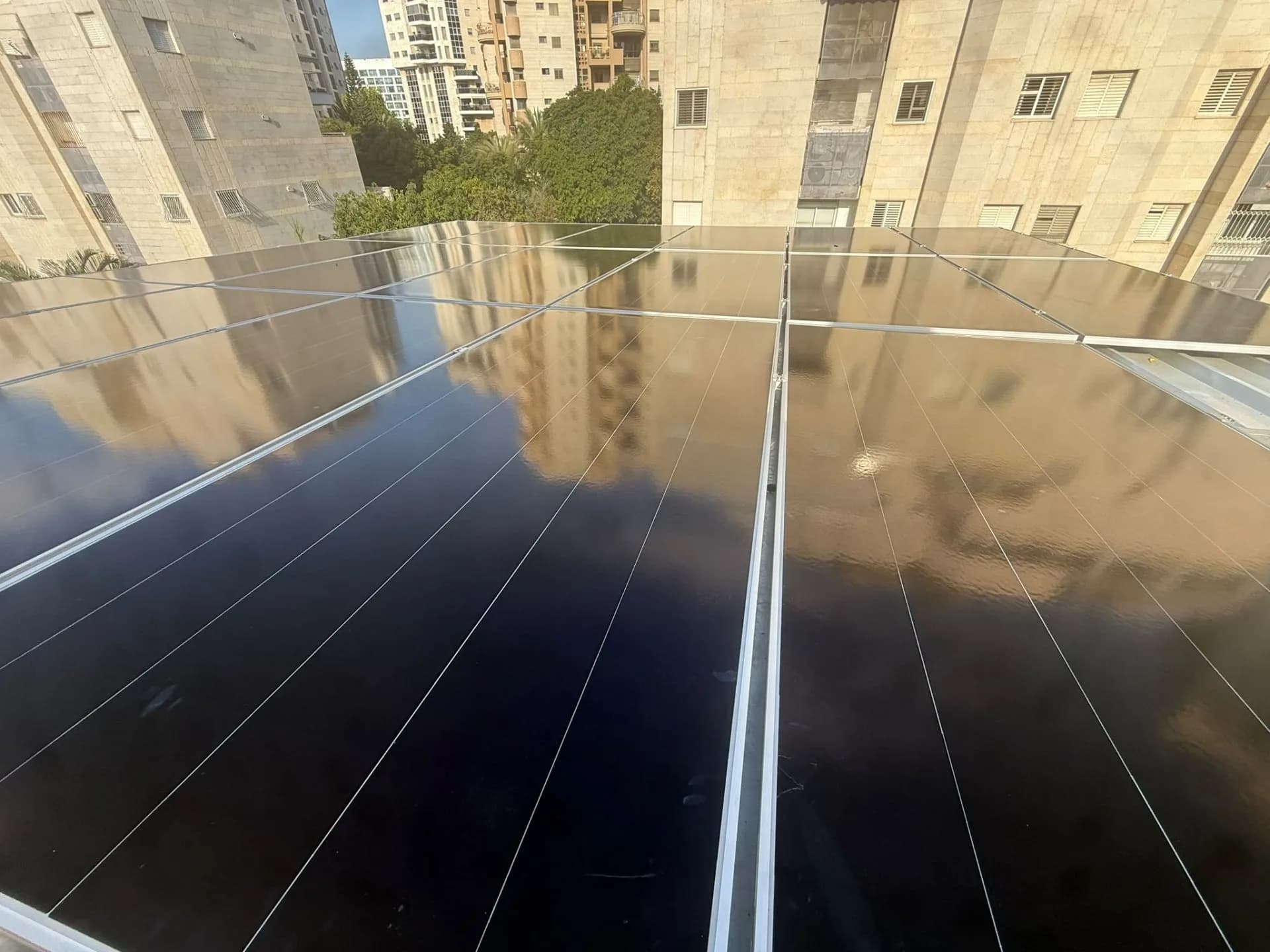 כן אנרגיה | מכירה | הקמת פרגולה ומערכת סולארית